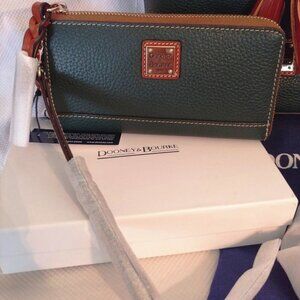 Dooney & Bourke Vacchetta and Pebble Leather Folded Zip Wristlet in Forest NWT